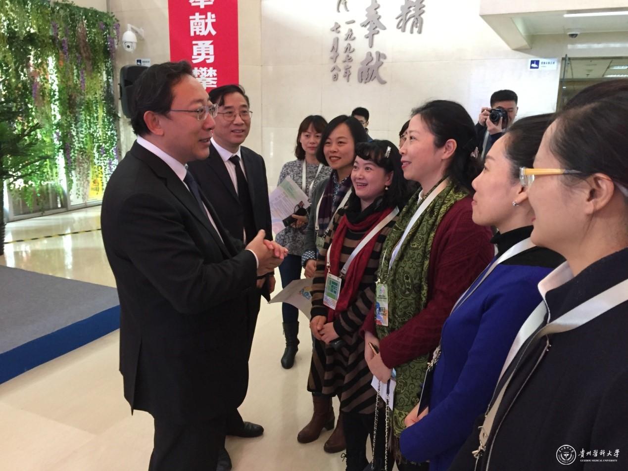 曹雪涛院士亲切接见万象城官网教师代表团