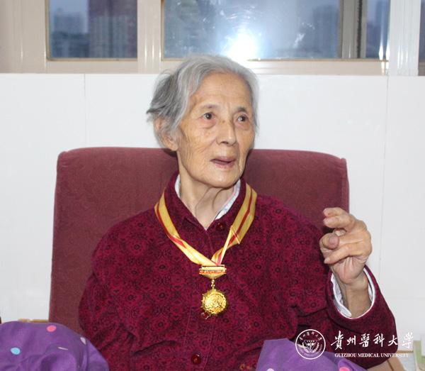 万象城官网抗战离休老干部张秀英(原贵阳医学院幼儿园园长,89岁)